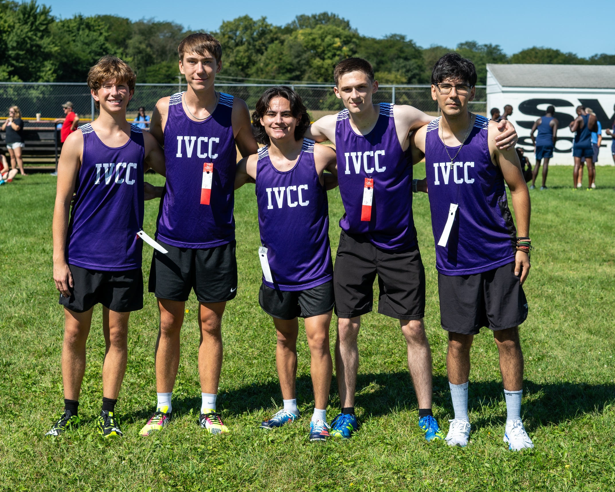 MEN' S CROSS COUNTRY HAS BRIGHT START